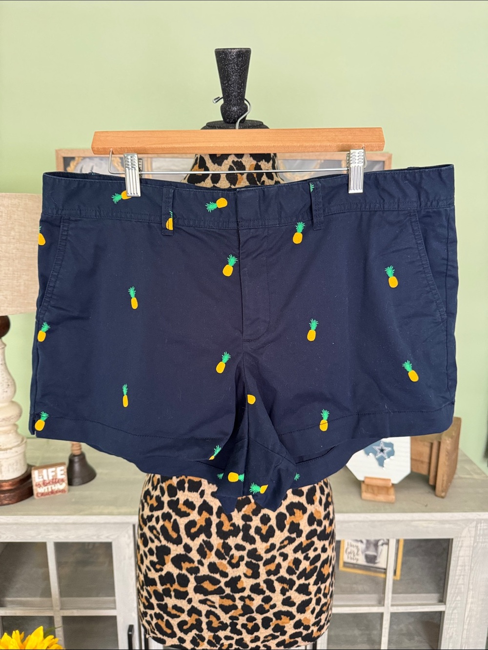Old Navy - Navy Pineapple Embroidered Shorts Sz 16 City Short